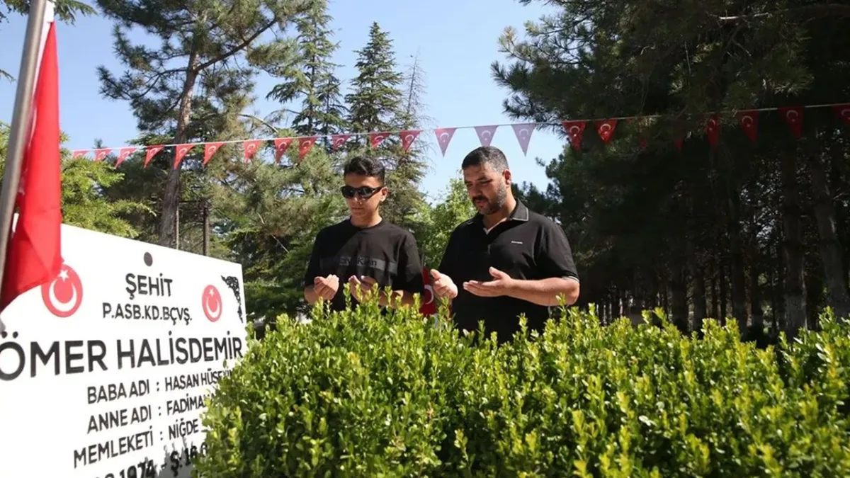 15 Temmuz kahramanı şehit Ömer Halisdemir dualarla yad ediliyor
