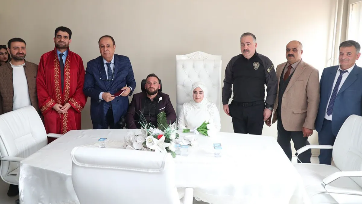 Engelsiz Aşk: Engelli Çift Senar Gül ve Macide Yılmaz Tuşba'da Dünya Evine Girdi