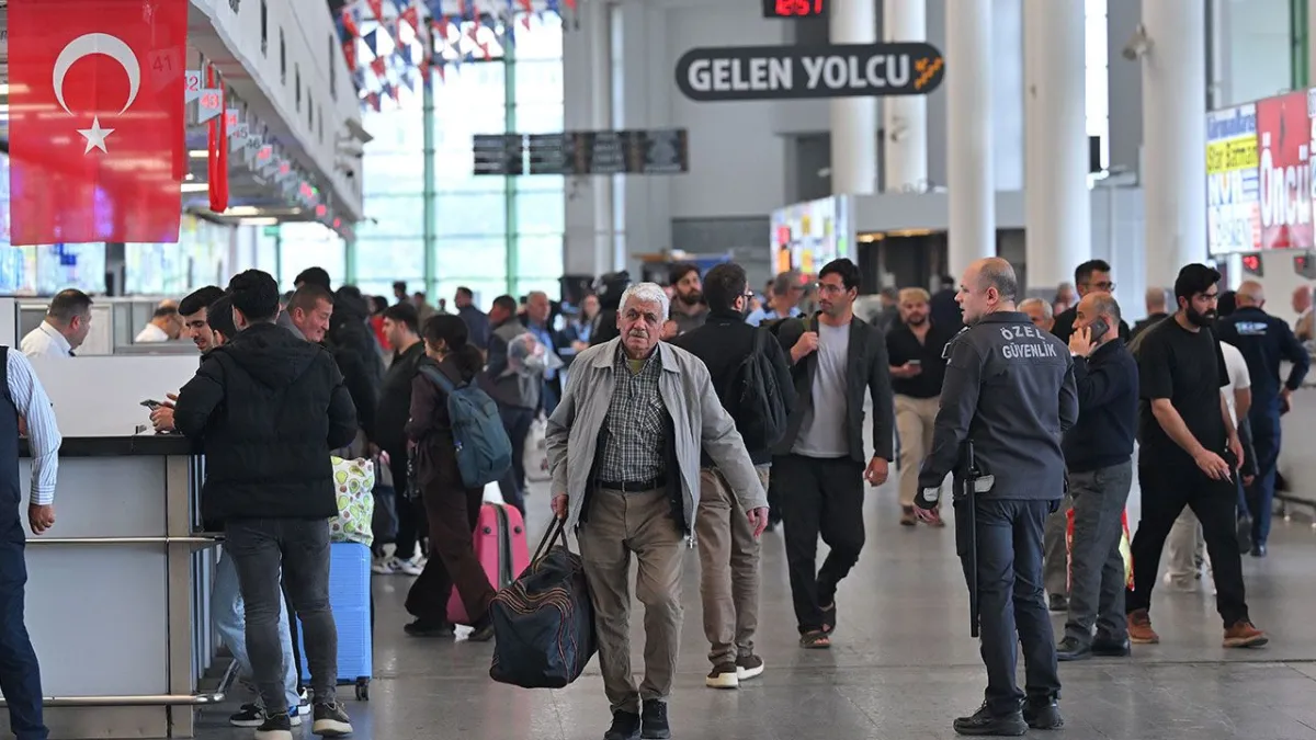 Bayram Tatili Başladı: AŞTİ'de Yoğunluk Zirveye Ulaştı, Ek Seferler Devreye Giriyor