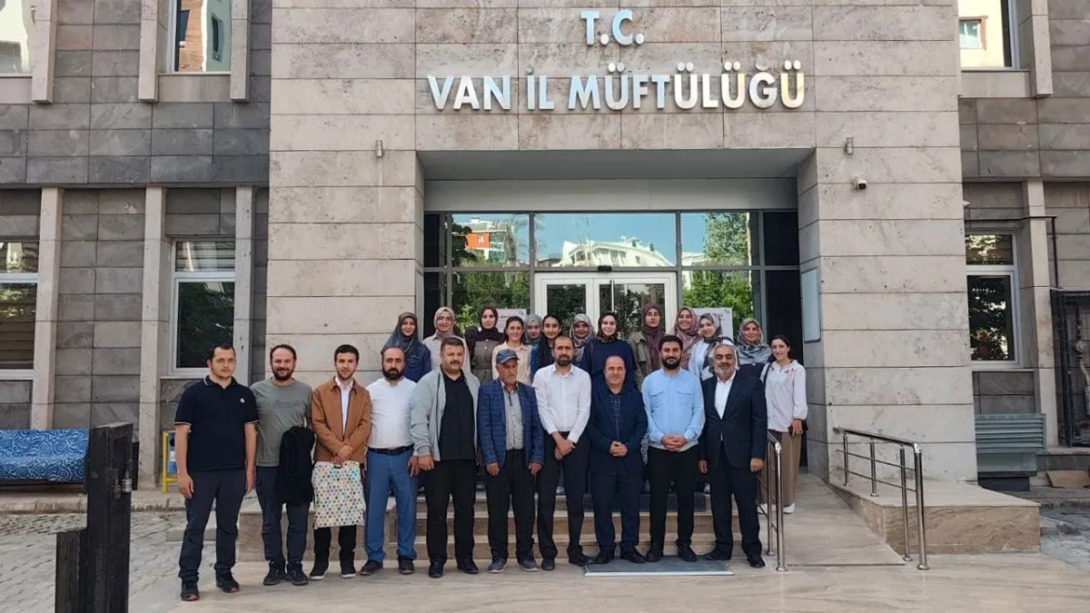 Van'dan Umreye Giden Gençler Belli Oldu: Bilgi Yarışmasında Büyük Başarı!
