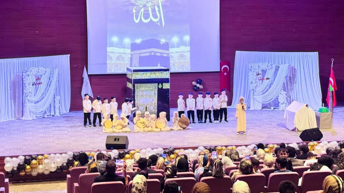 Bağlar'da Minik Kur'an Hafızlarından Unutulmaz Yıl Sonu Gösterisi