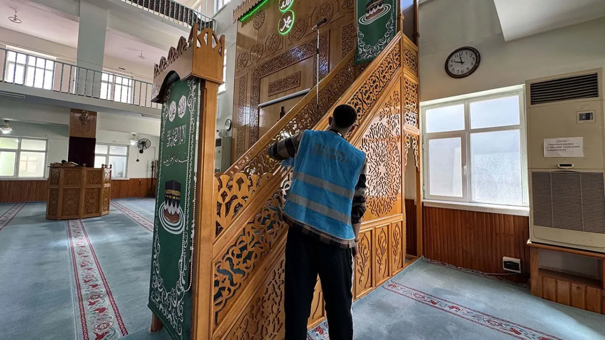 Elazığ'da Denetimli Serbestlik Yükümlüleri Kurban Bayramı Öncesi Cami ve Mezarlıkları Hazırlıyor