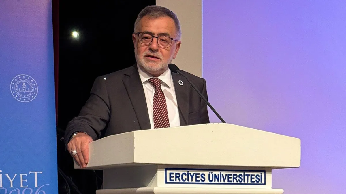 TDV Mezuniyet Programı Kayseri'de Düzenlendi: İzani Turan'dan 'Gönül Coğrafyamızda Mesafe Yoktur' Mesajı
