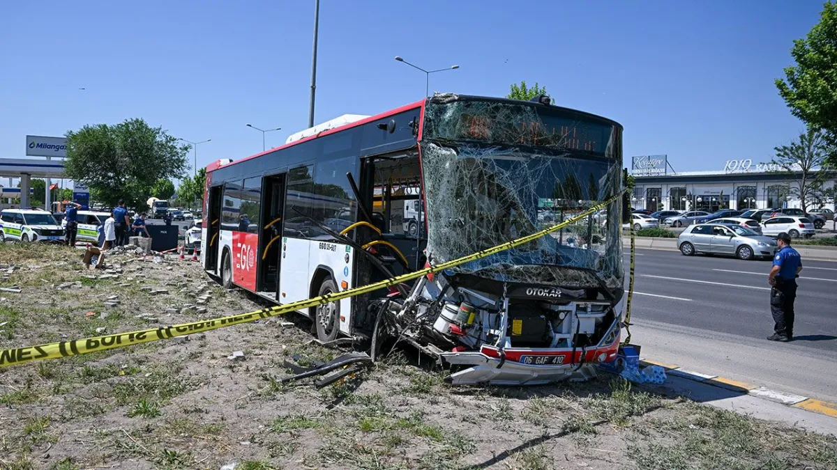 Başkentte EGO otobüsü ile ticari aracın karıştığı kazada 1 kişi öldü, 9 kişi yaralandı