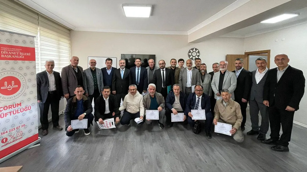 Çorum'da Diyanet'ten Etkili Hutbe Sunumu Kursu Tamamlandı: Din Görevlilerine Sertifikaları Verildi