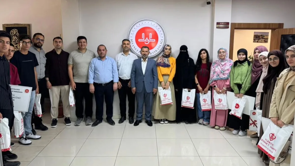 Mardinli Gençlerden Umre Ödüllü Bilgi Yarışmasında Muhteşem Başarı!