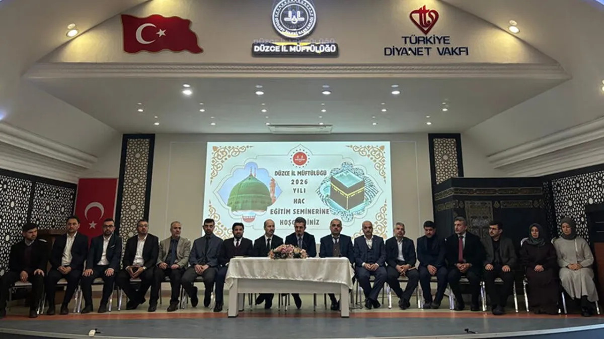 Düzce Hacı Adayları Kutsal Yolculuğa Hazırlanıyor: Detaylı Bilgilendirme ve Eğitim Semineri Tamamlandı