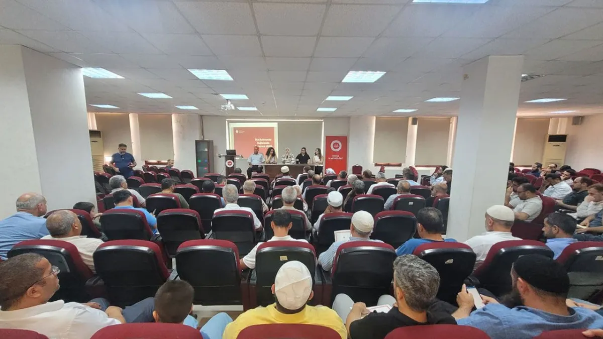 Adana'da "Bir Yetime Aile Olmak" paneli gerçekleştirildi