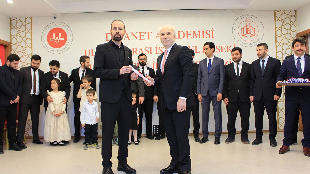 Uluslararası İstanbul Haseki Dini Yüksek İhtisas Merkezi'nde mezuniyet heyecanı