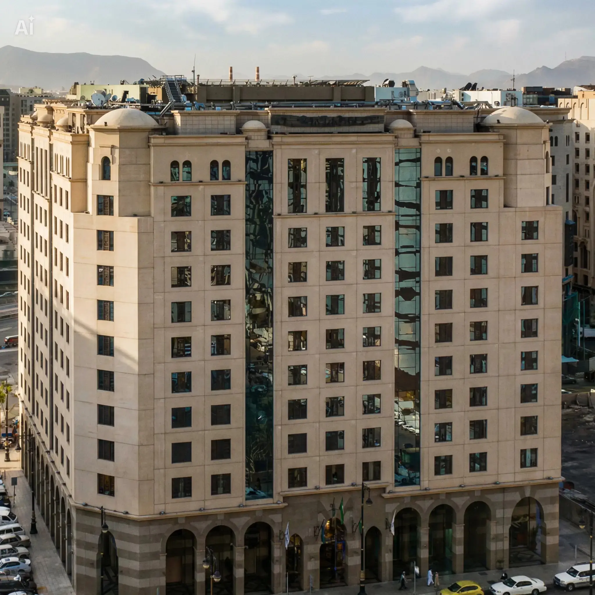 Crowne Plaza Medina Umre Oteli — Medine-i Münevvere Konaklama