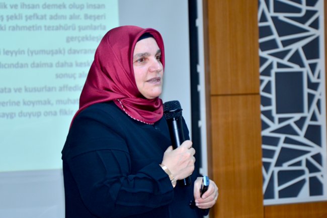 Eğer beklediğimiz gül gelmiyorsa gül sunmasını bilmediğimizdendir