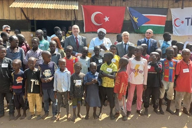 TİKA'dan Güney Sudan'da 250 yetime gıda yardımı