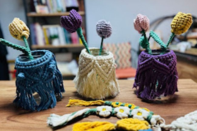 Üniversiteli gençler finaller öncesi makrome etkinliğinde buluştu