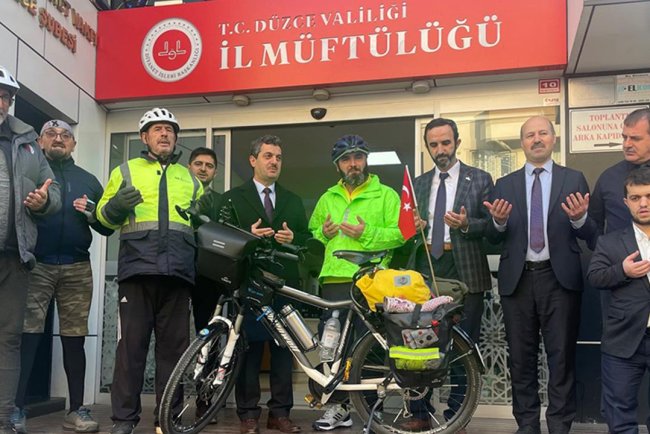 Düzce'den bisikletle umreye gitmek için yola çıktı