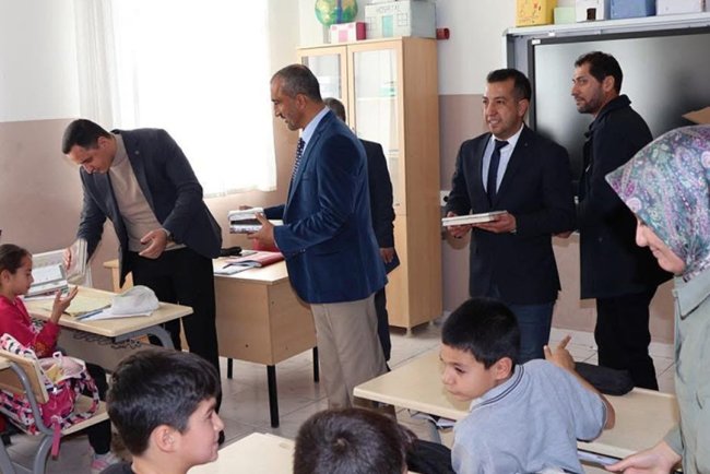 Ayrancı'da öğrencilere Kur'an-ı Kerim hediyeleri ulaştırıldı