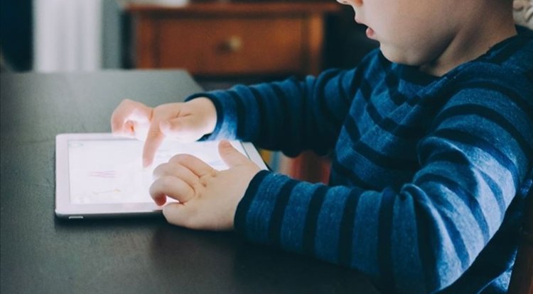 "Cep telefonları 'bakıcı anne' gibi kullanılıyor"