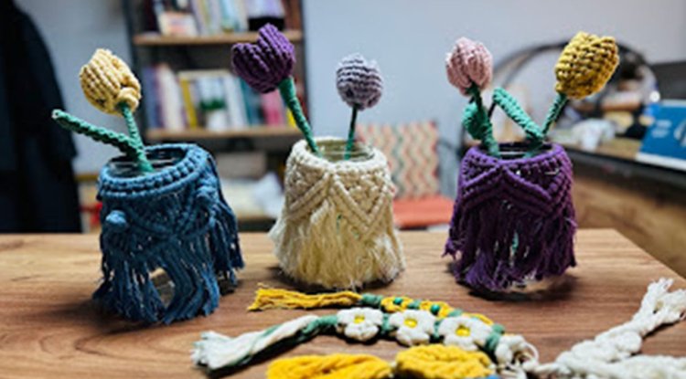 Üniversiteli gençler finaller öncesi makrome etkinliğinde buluştu