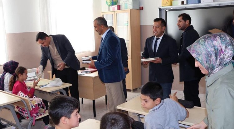 Ayrancı'da öğrencilere Kur'an-ı Kerim hediyeleri ulaştırıldı