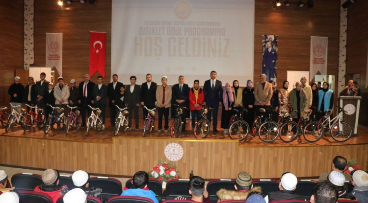 Şanlıurfa'da 200 Hafız adayına bisiklet hediye edildi