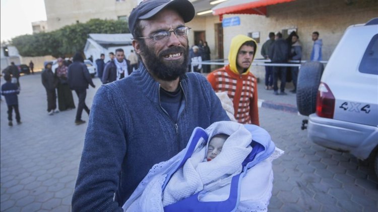 Gazze Şeridi'nde son bir haftada donarak şehit olanların sayısı 6'sı bebek 7'ye yükseldi