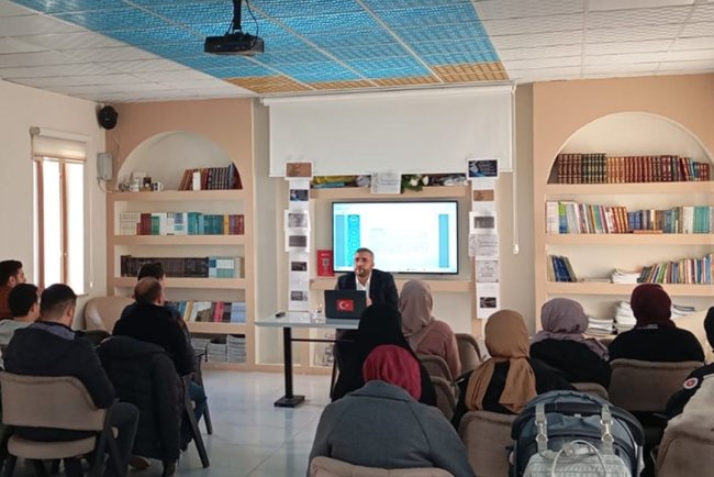 Gediz'de "Aile Ahlakı" semineri düzenlendi