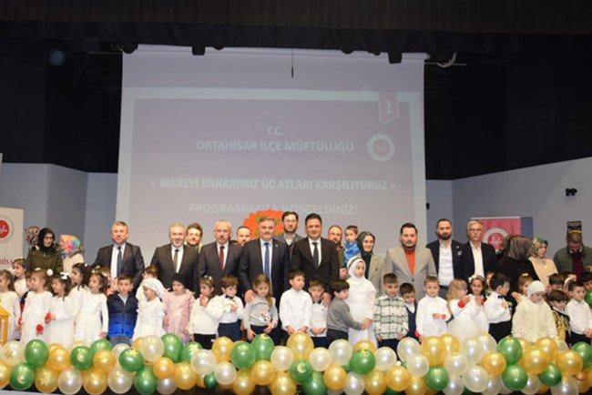 Ortahisar'da çocuklar üç ayları coşkuyla karşıladı