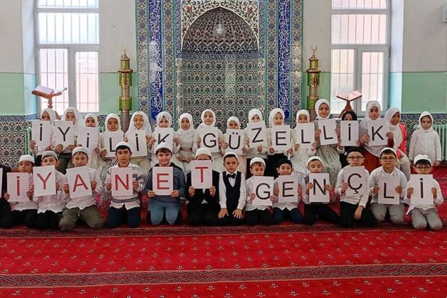 Dursunbey’de çocuklar, camide buluştu