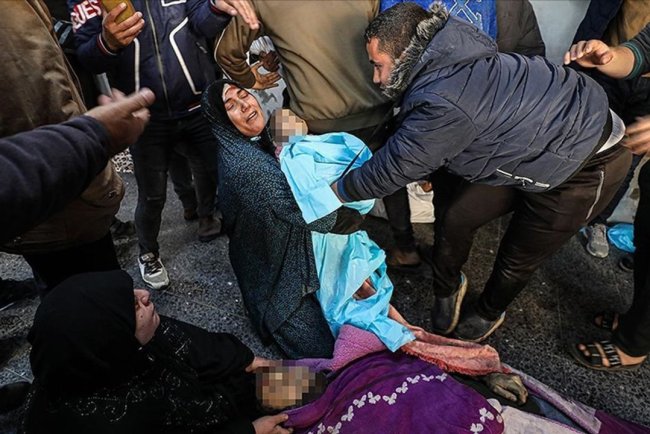 İşgalcilerin Gazze'ye son 24 saatte düzenlediği hava saldırılarında 71 Filistinli şehit oldu