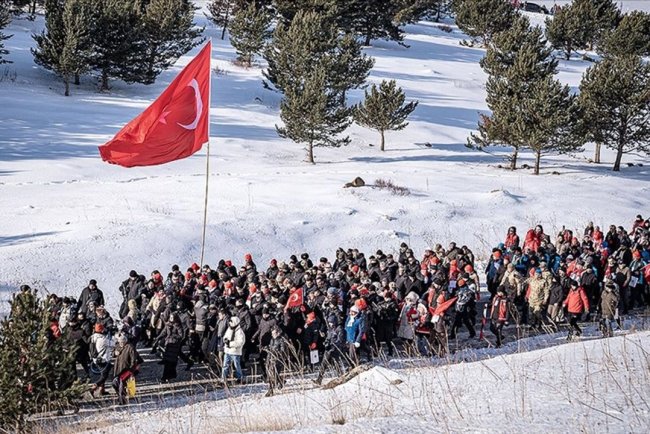 Türkiye, "Bu toprakta izin var" temasıyla Sarıkamış'ta şehitler için yürüdü