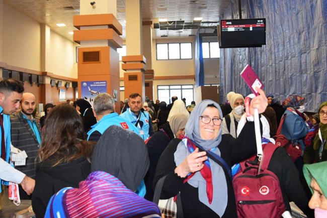 Trabzon'da umreciler dualarla uğurlandı