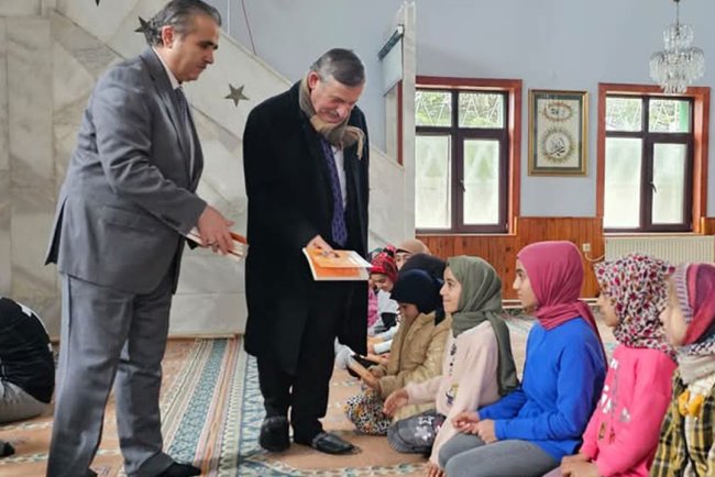 Elmadağ'da gençler camide kampa girdi