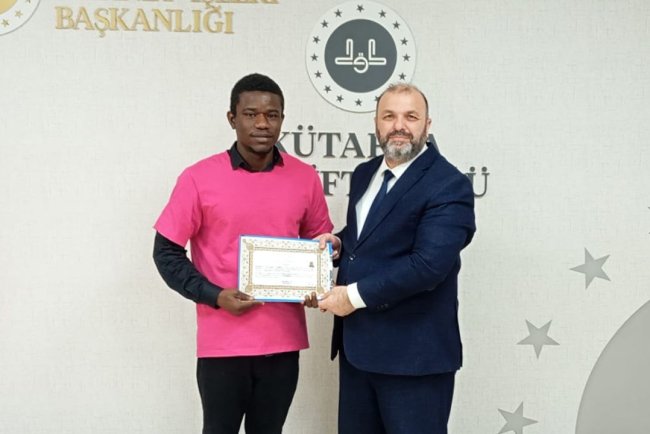 Beninli genç Kütahya'da Müslüman oldu