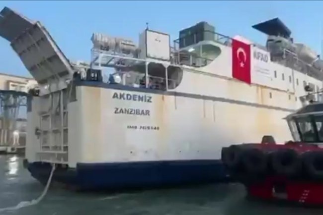 Gazze'ye insani yardım ulaştıracak "14. İyilik Gemisi" Mersin'den yola çıktı