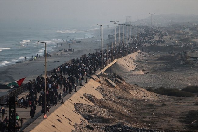 Gazze Şeridi'nin kuzeyine dönen Filistinliler "tarifsiz duygular" yaşadıklarını ifade ediyor