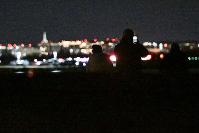 ABD'de başkent Washington yakınlarında yolcu uçağı ile askeri helikopter havada çarpıştı