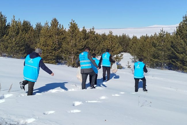 Türkiye'nin en soğuk ilinde yaban hayvanları unutulmadı