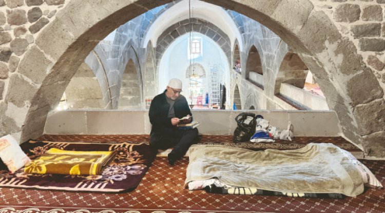 Camilerde itikâf vakti