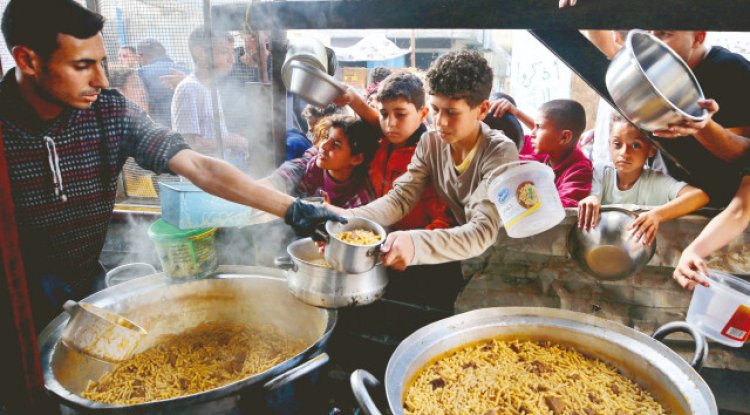 Sanki aylardır oruç tutuyoruz