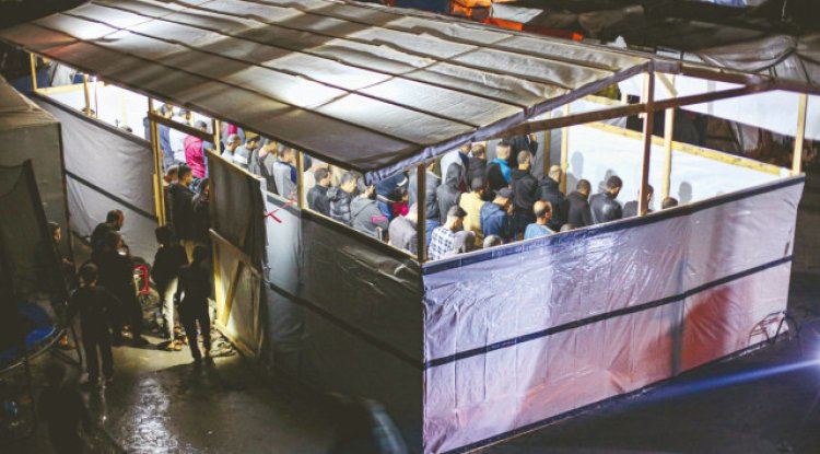 Gazzeliler itikâfa engel tanımadı