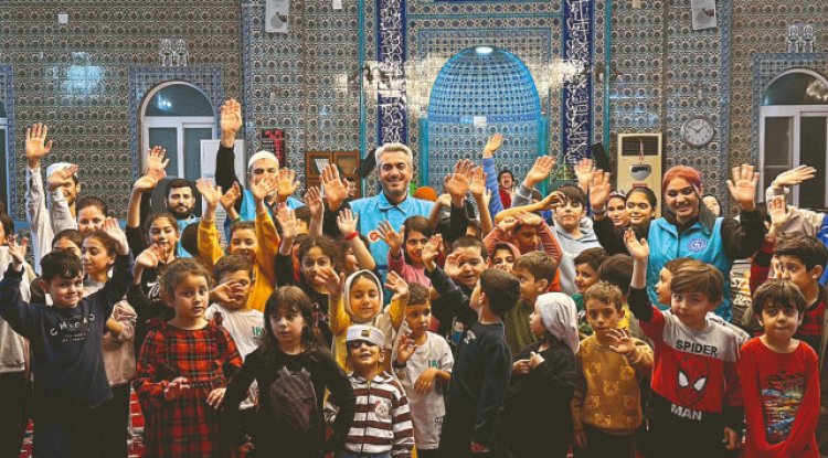 Çocuklar hem oynuyor hem öğreniyorlar