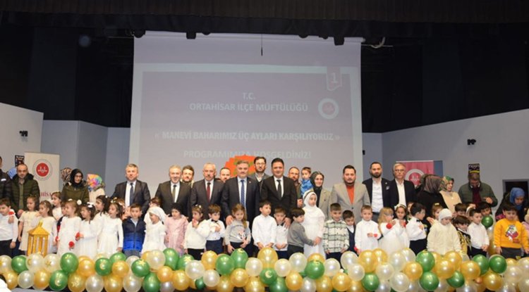 Ortahisar'da çocuklar üç ayları coşkuyla karşıladı
