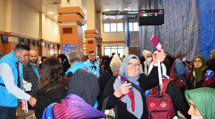 Trabzon'da umreciler dualarla uğurlandı