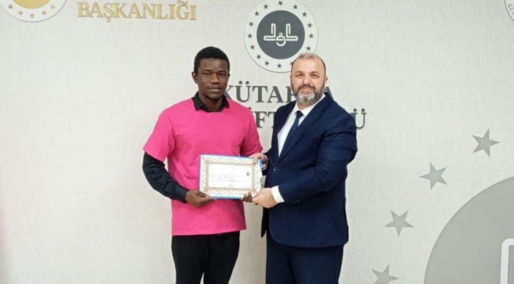 Beninli genç Kütahya'da Müslüman oldu