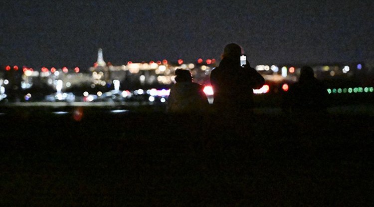 ABD'de başkent Washington yakınlarında yolcu uçağı ile askeri helikopter havada çarpıştı