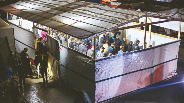 Gazzeliler itikâfa engel tanımadı