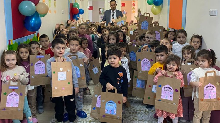 Bolvadin'de minikler üç ayları karşıladı