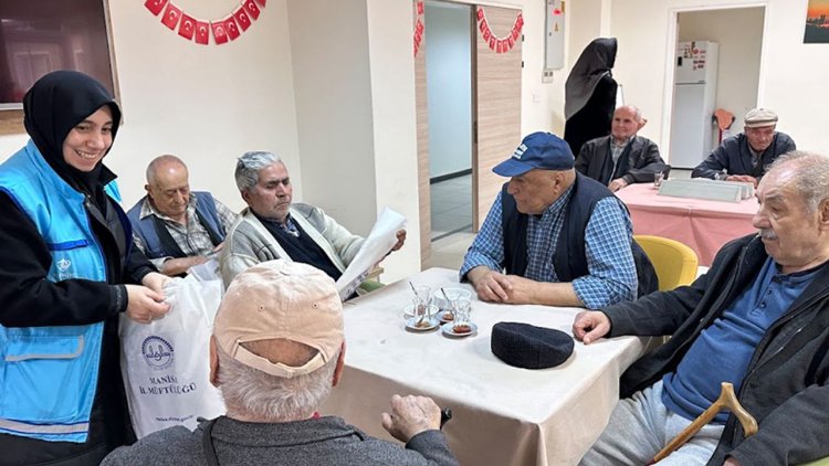 Manisa'da huzur evi sakinleri unutulmadı