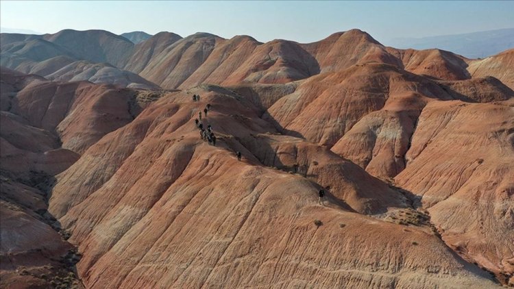 Iğdır'ın Gökkuşağı Tepeleri turizme kazandırılacak