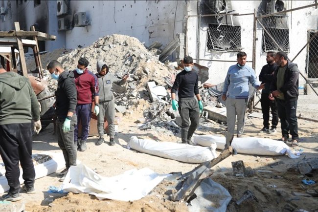 Gazze Şeridi'nin kuzeyinde boş bir arazide 20 Filistinlinin daha cansız bedenine ulaşıldı