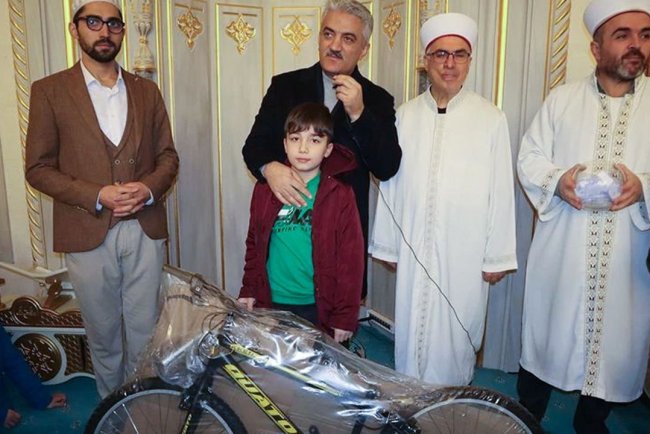 Vali Makas: Milli ve manevi değerlerine bağlı nesiller yetiştirmekle mükellefiz